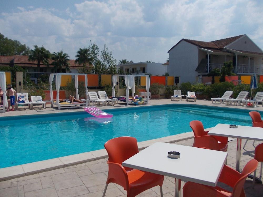 Kavos Central Gardens Exteriér fotografie
